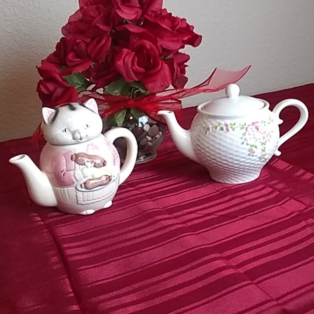 2 Vintage  ceramic teapots